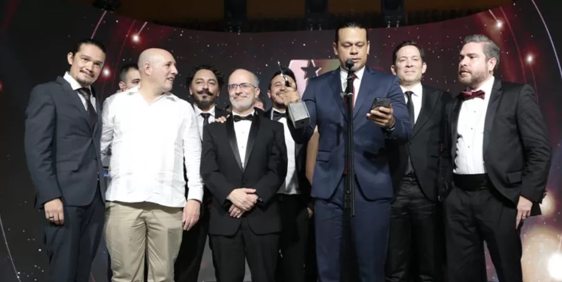 Eduardo Ramírez obtiene 4 premios Reed Latino por campaña electoral