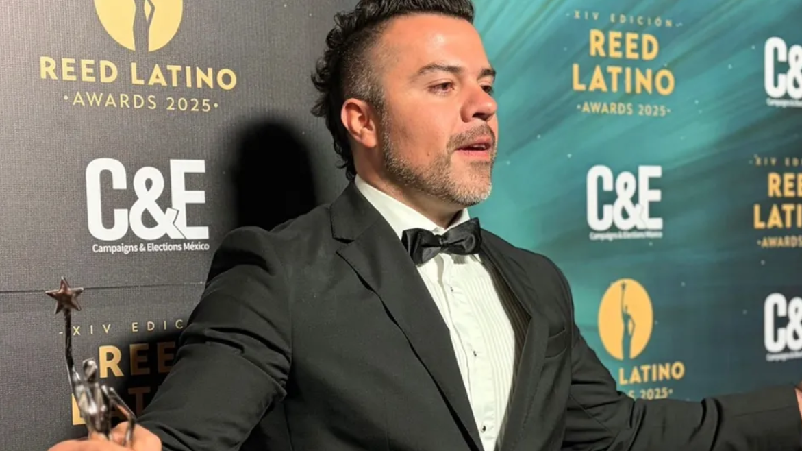 Óscar Martínez celebra triple galardón para Strategik en Reed Latino Awards 2025